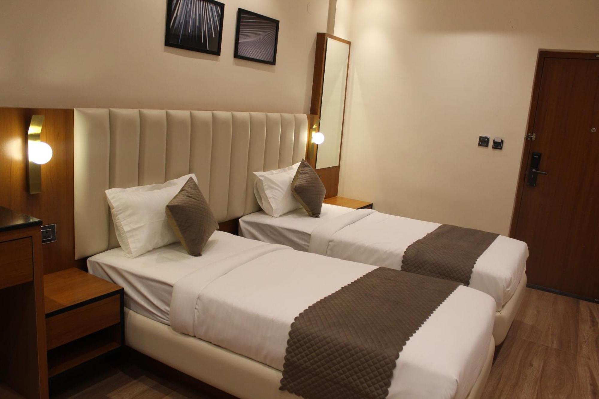 The Vantage Inn, Near Us Consulate Gachibowli Hyderabad Exterior photo